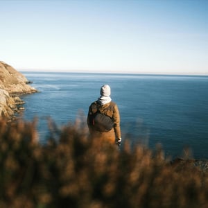 Ireland cliffs man (466x466)