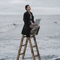 Working from the ocean (466x466)